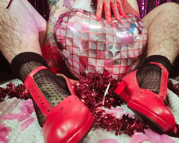 i want to be the hairiest valentine you've ever had ❣️