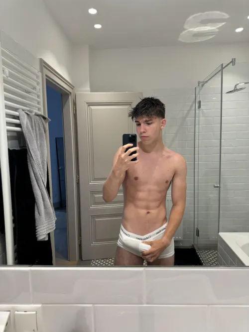 Me flexing at home ;)