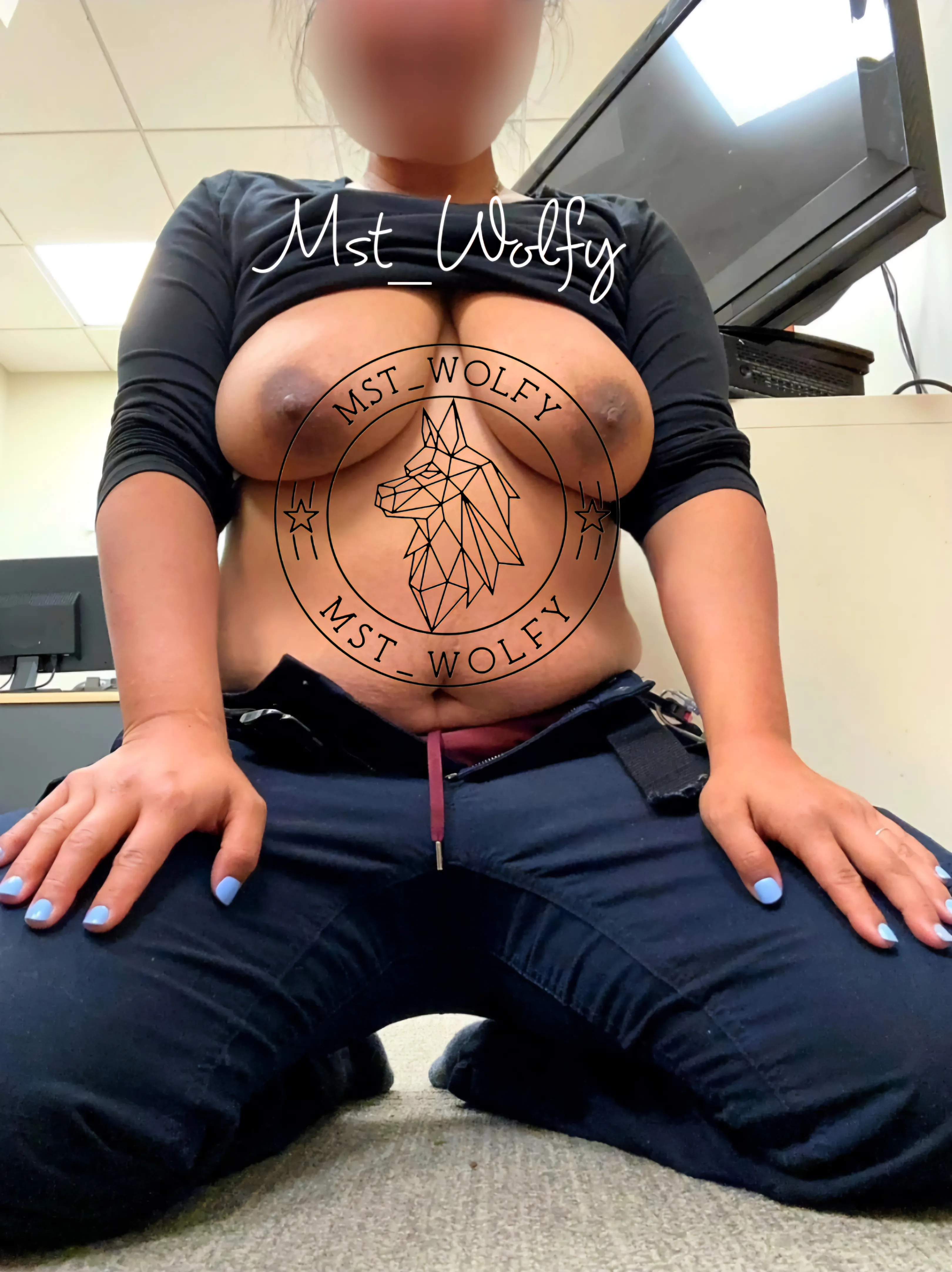 My little bitch made to serve me while at work... 😜😜 Her wet little cunt was making so much noise.. 😉😝😝