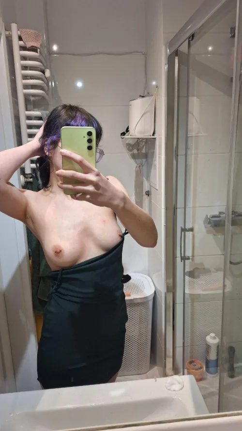 My neighbor deserve to see my tits