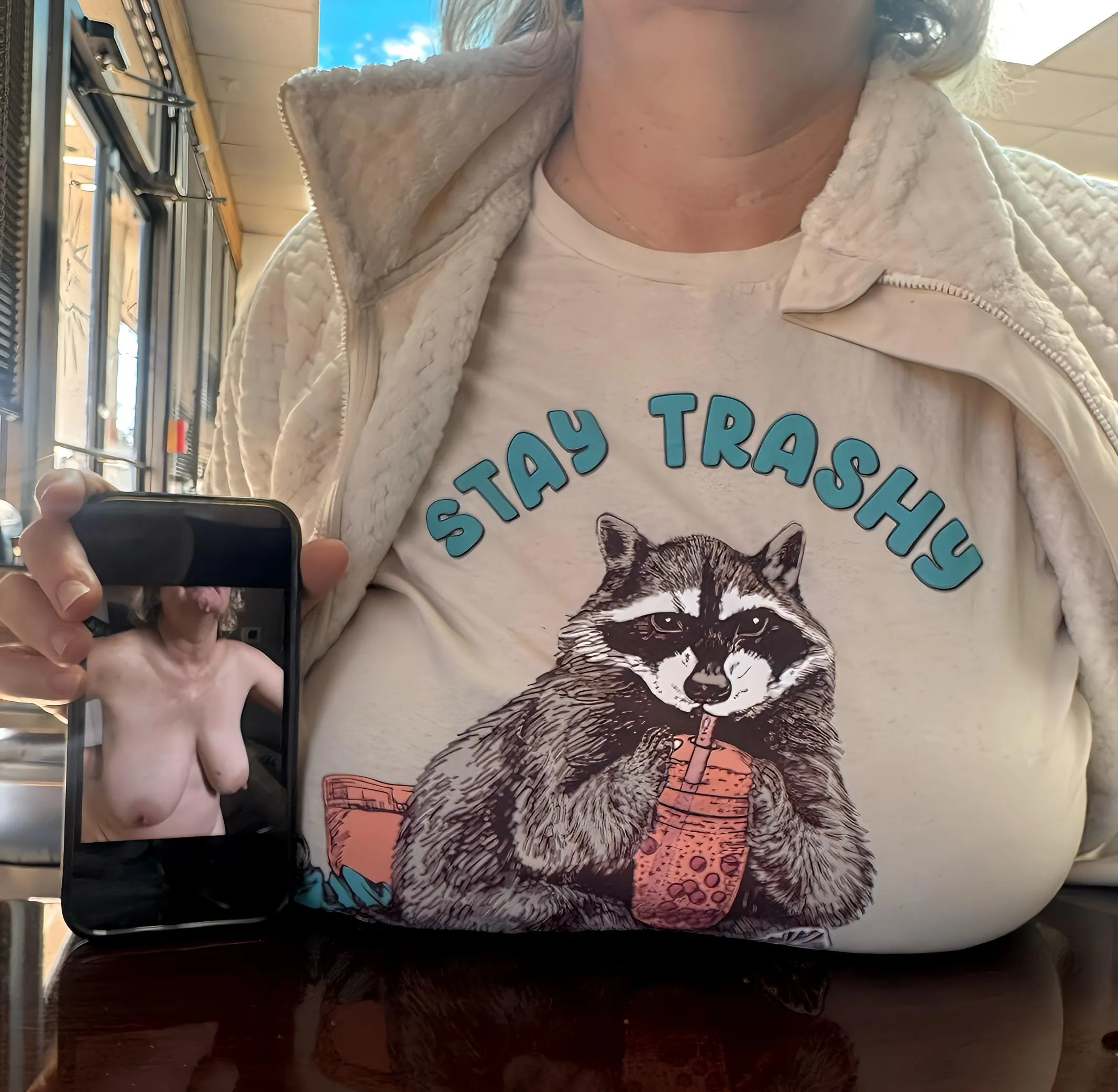 Quick snap of a kitty by icthus_medicus on ImageFap