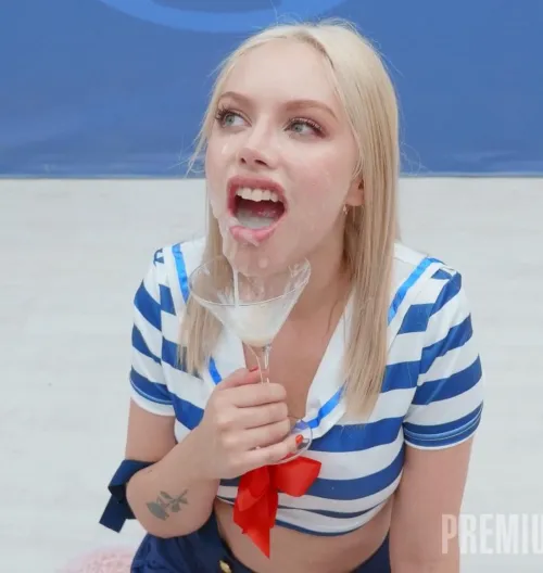 Vote for Vivian she’s almost took the lead ! 