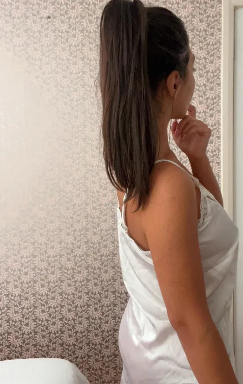 Wanna see more of my ponytail … 👀