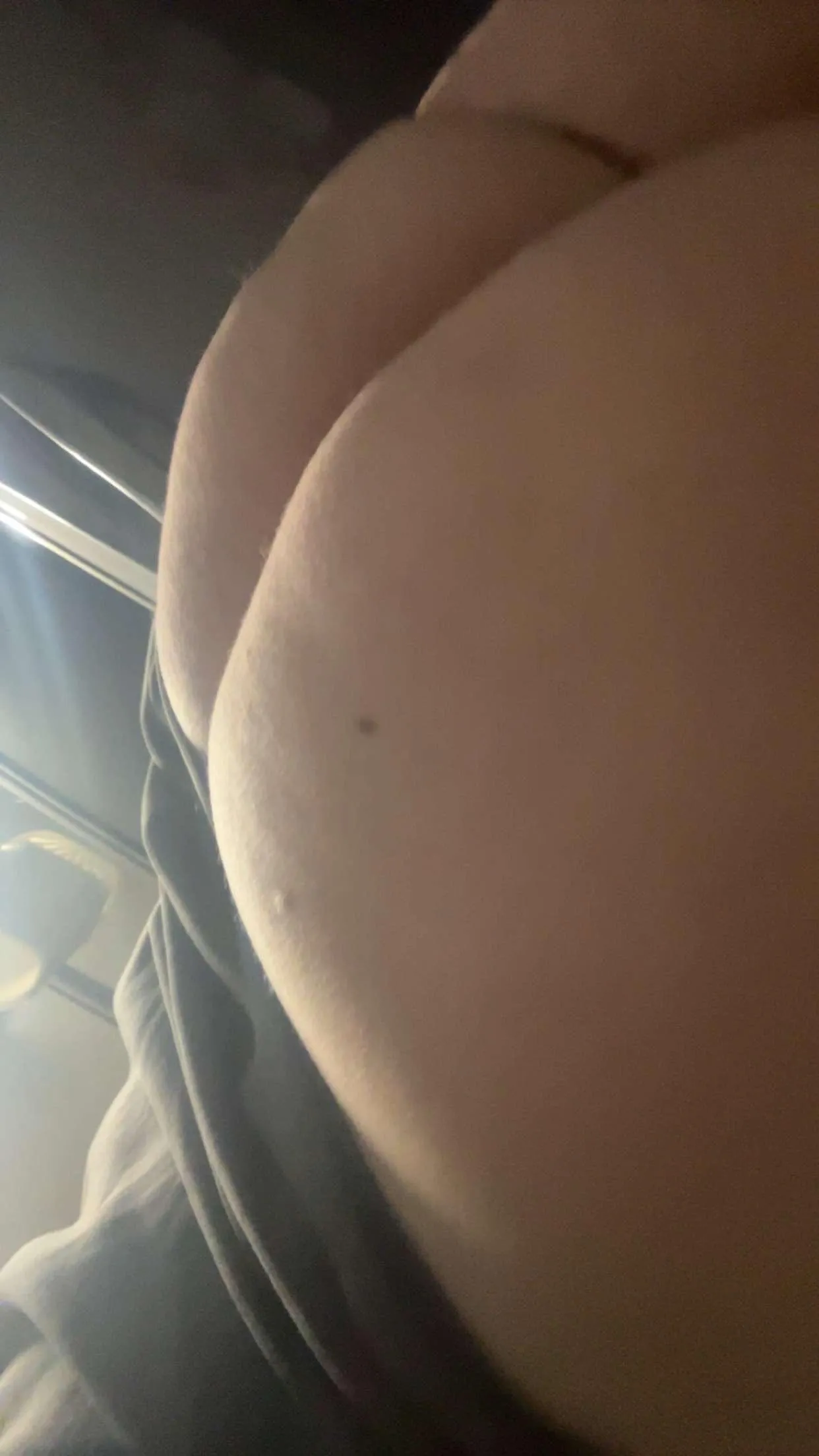 [20] It feels wrong going from being desperate for pussy every Valentine’s Day to sending my nudes to grown men for attention 😩.