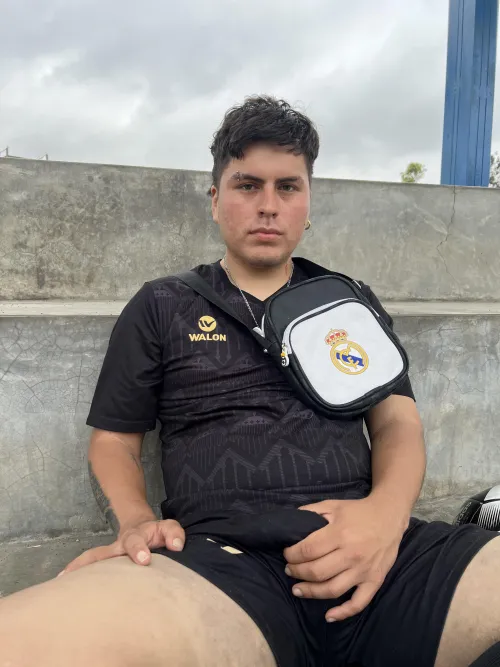 After the final whistle, this soccer player gets really turned on by the adrenaline of the moment, haha will you check it out for yourself? 💦⚽️