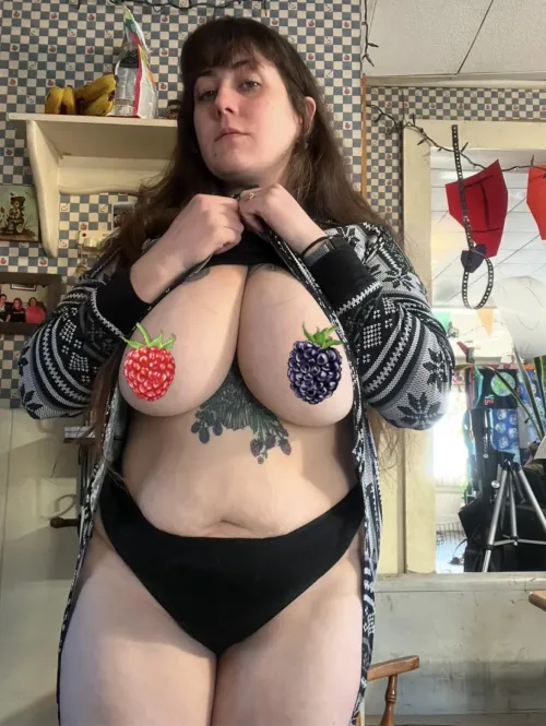 Berry Big Tits 🫐