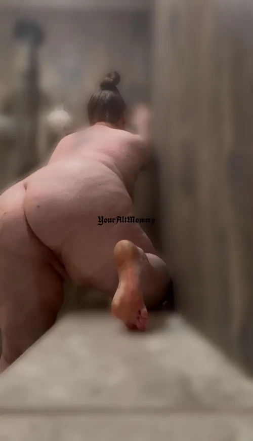 Can you handle all this ass?😈