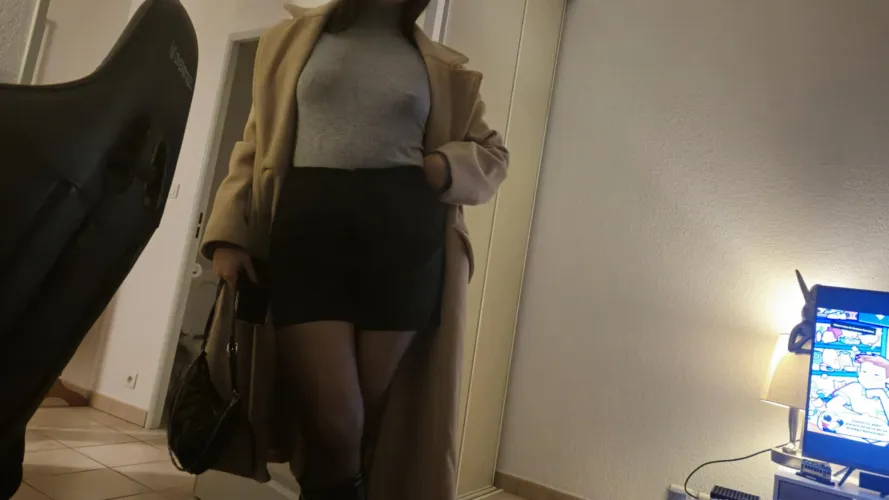 Do you like braless girl