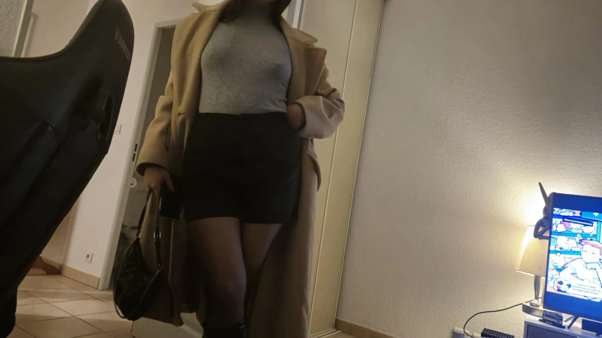 Do you like braless girl