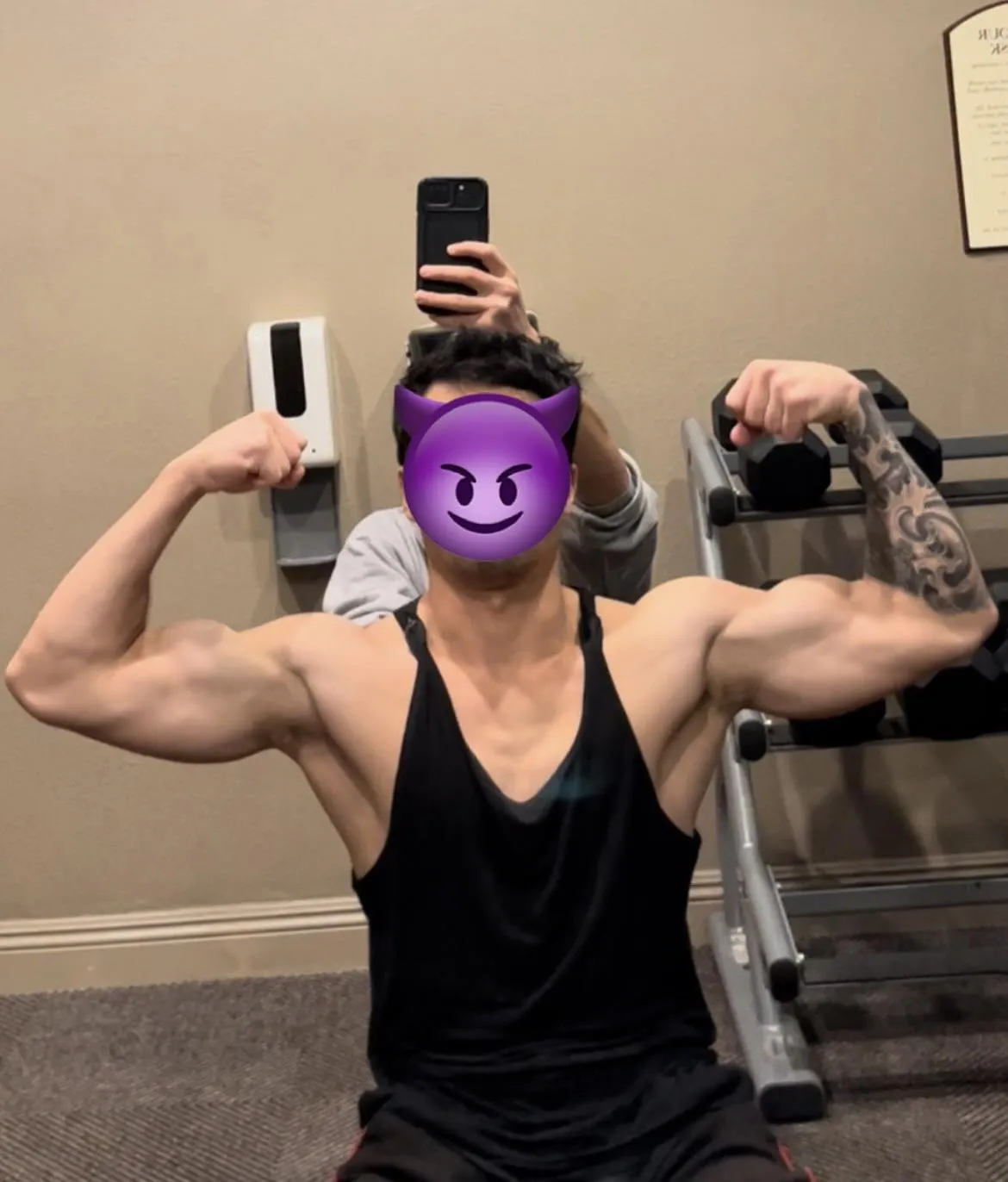 Double Bi pose at 217lbs 😈😈😁🥰