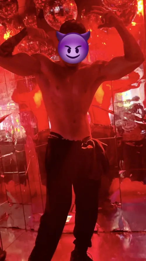 Double Bi pose at da club 😈😈😁🥰