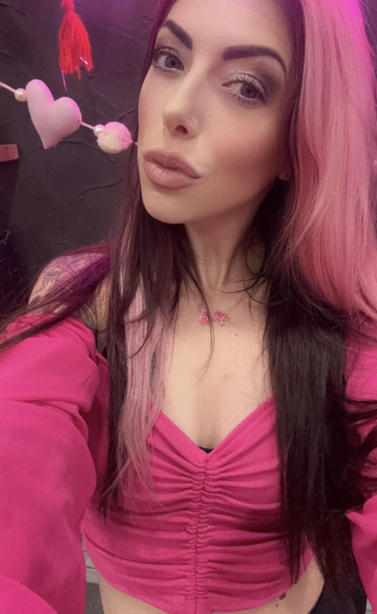 Happy Valentine’s Day Puppies 💕 Make sure to spoil your favorite Goddess, she deserves it!