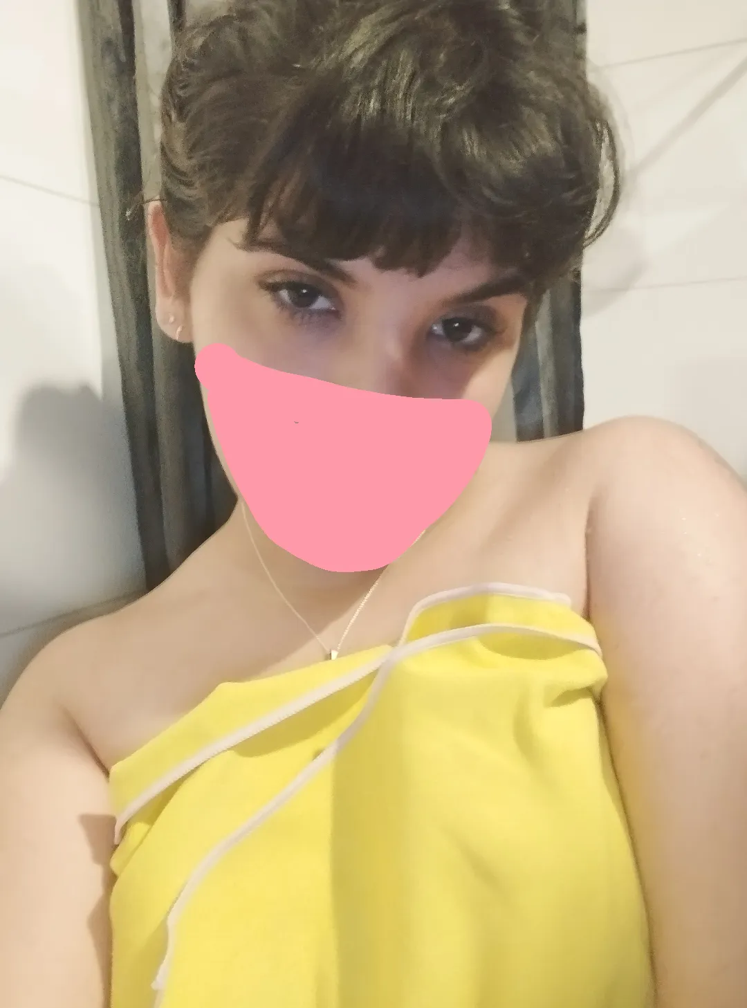 If I look hot now, just imagine how stunning I'd be with a better phone. Now, go get your wallet.