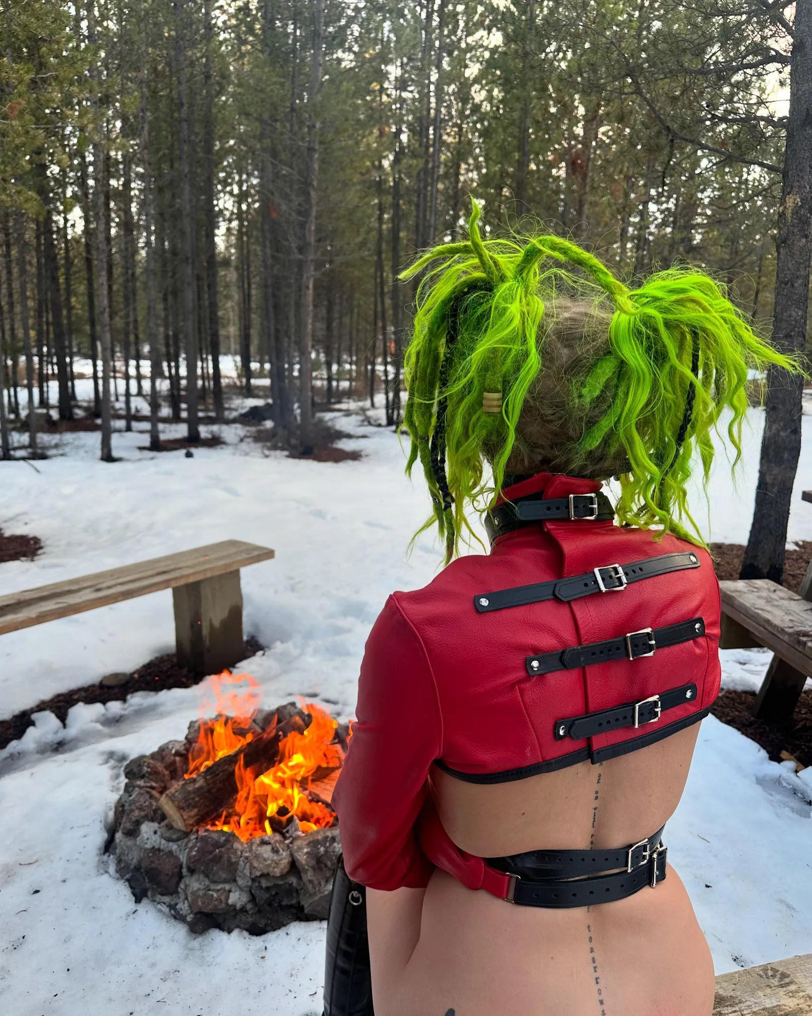 It’s cold out. Coms get warm with me 🔥💚 (oc)