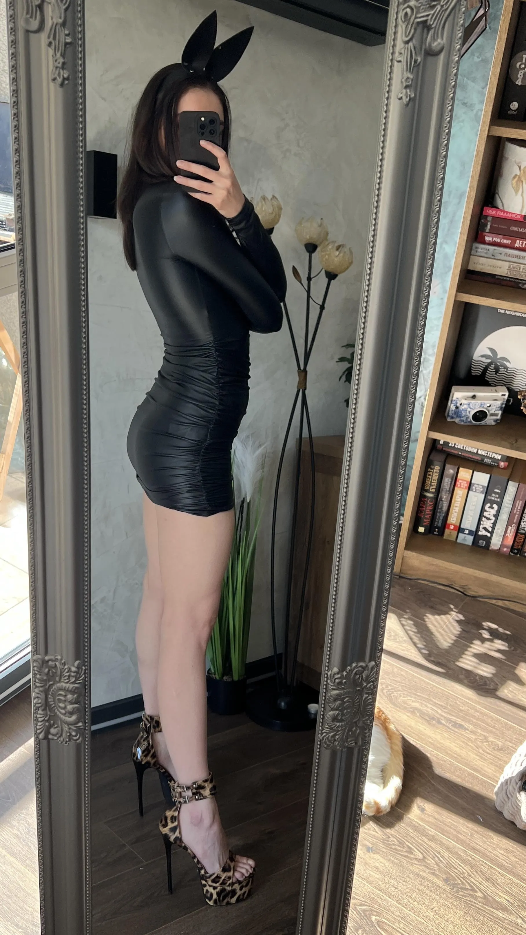 It’s so incredible sexy how leather emphasizes my curves