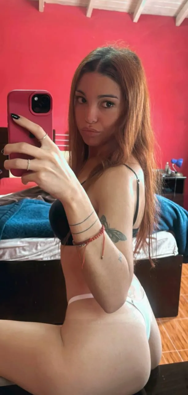 J’aime quand tu regarde mes fesse