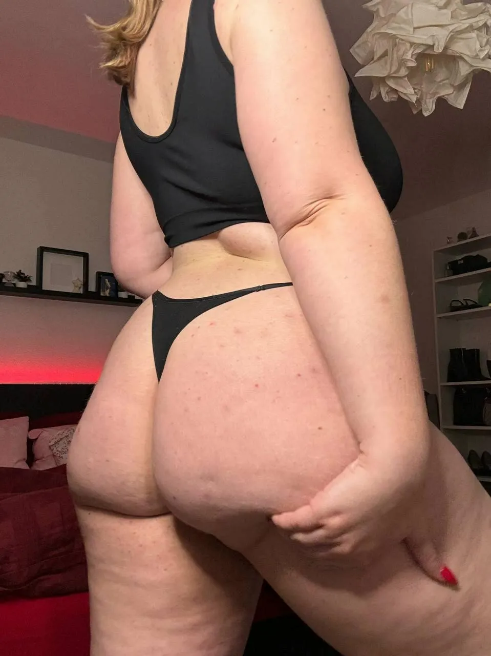 Just tell me if this is a mom's ass you'd like to fuck [milf]