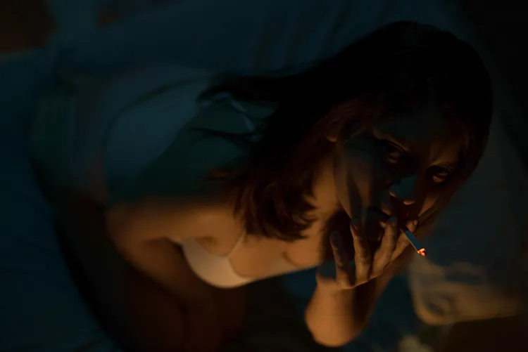 lets smoke on my bed