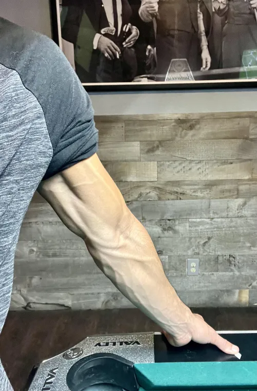 My guns are big and RIPPED 😈😈😁