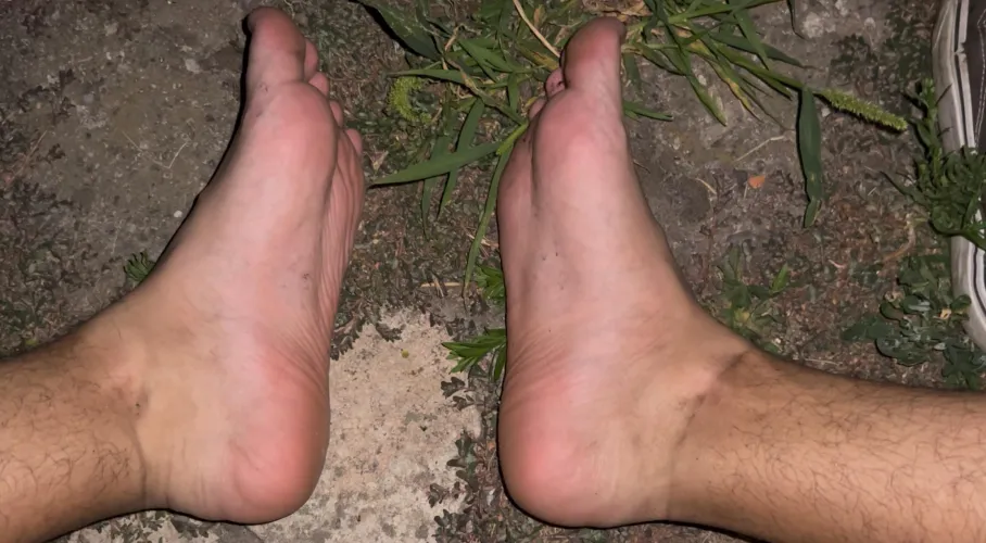my sweaty dirty feet