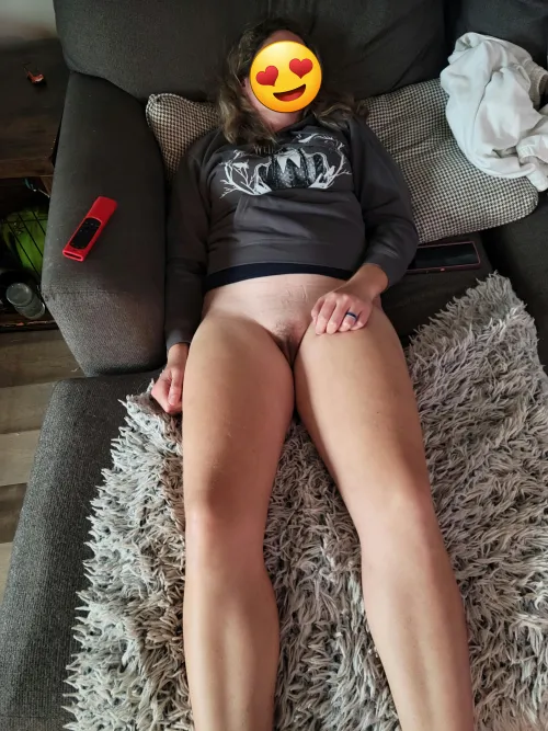 Natual milf showing some lip