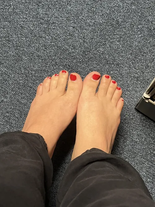 [OC] showing off my feet at work