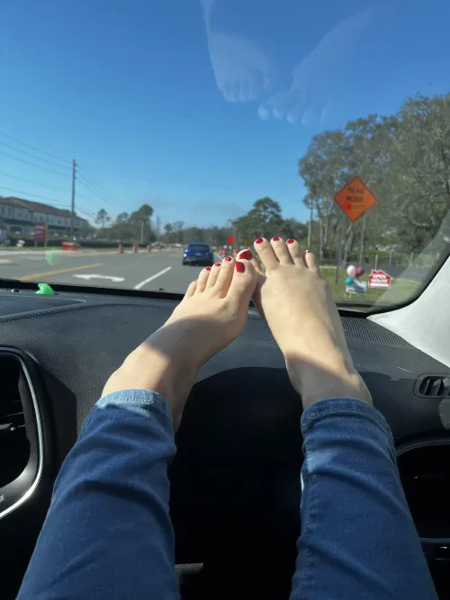 [OC] who’s gonna worship my feet for valentine’s day? <3