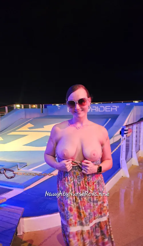 Risky flash while the workers were cleaning