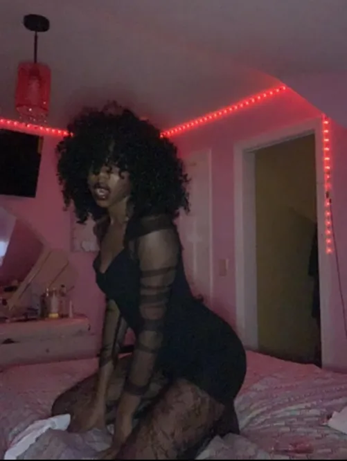 Roses are red, you’re still a virgin, I’ll mindfuck you numb and leave your wallet hurtin