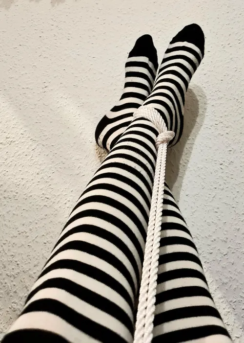 So simple but I love the contrast [Knot not for suspension!]