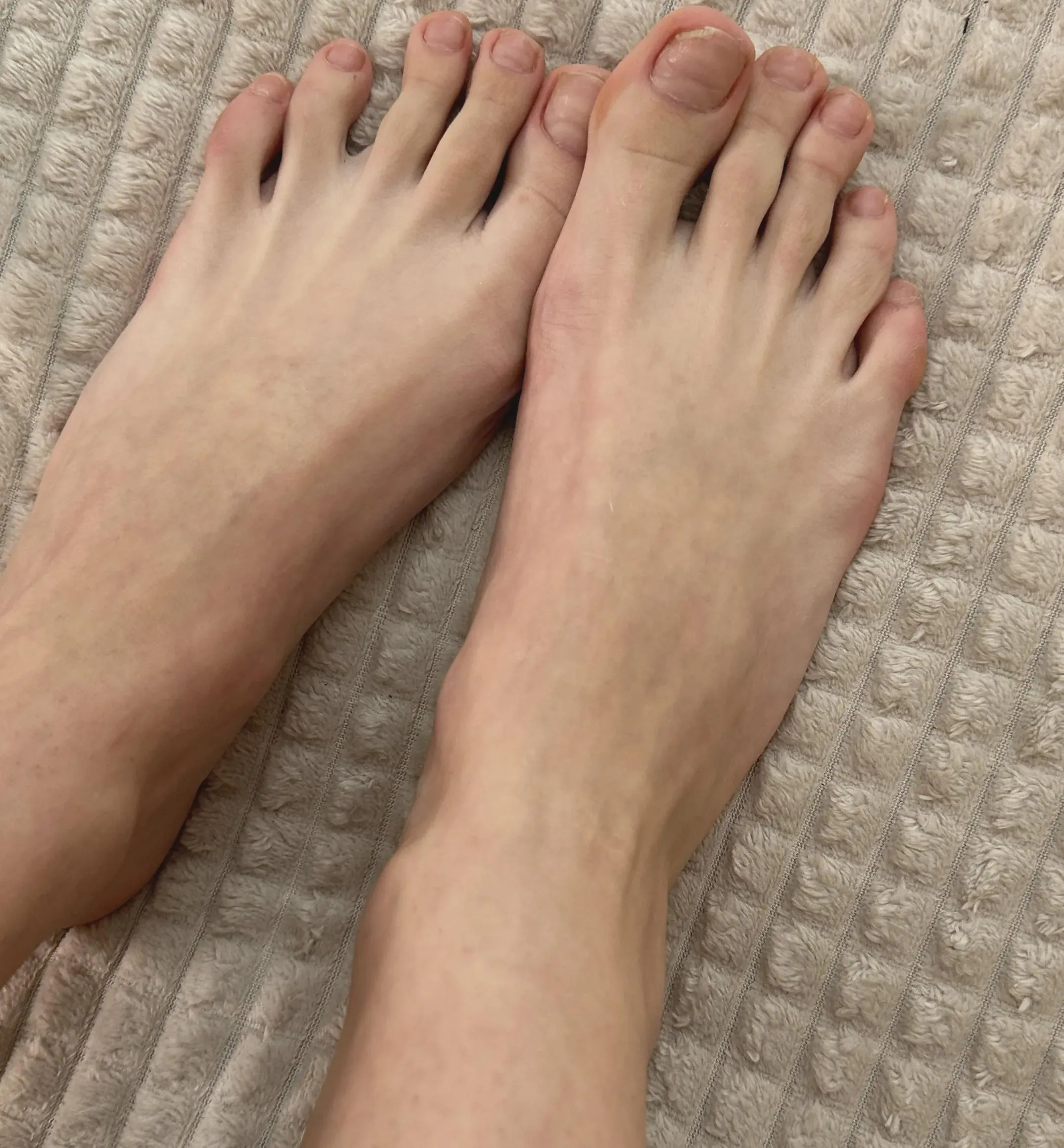 These fingers deserve the warmth of your tongue