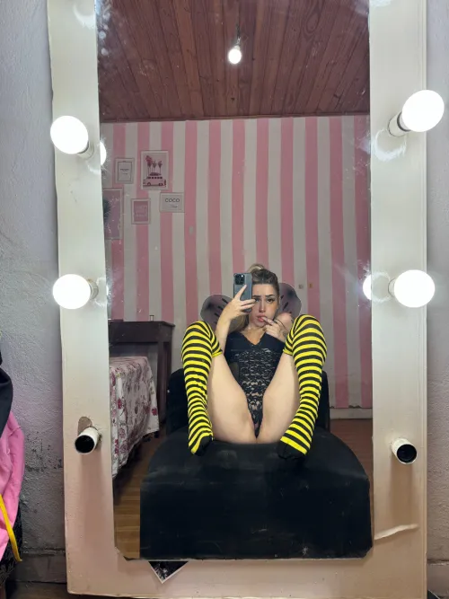 Time to collect honey from your favorite little Denver whore 💕