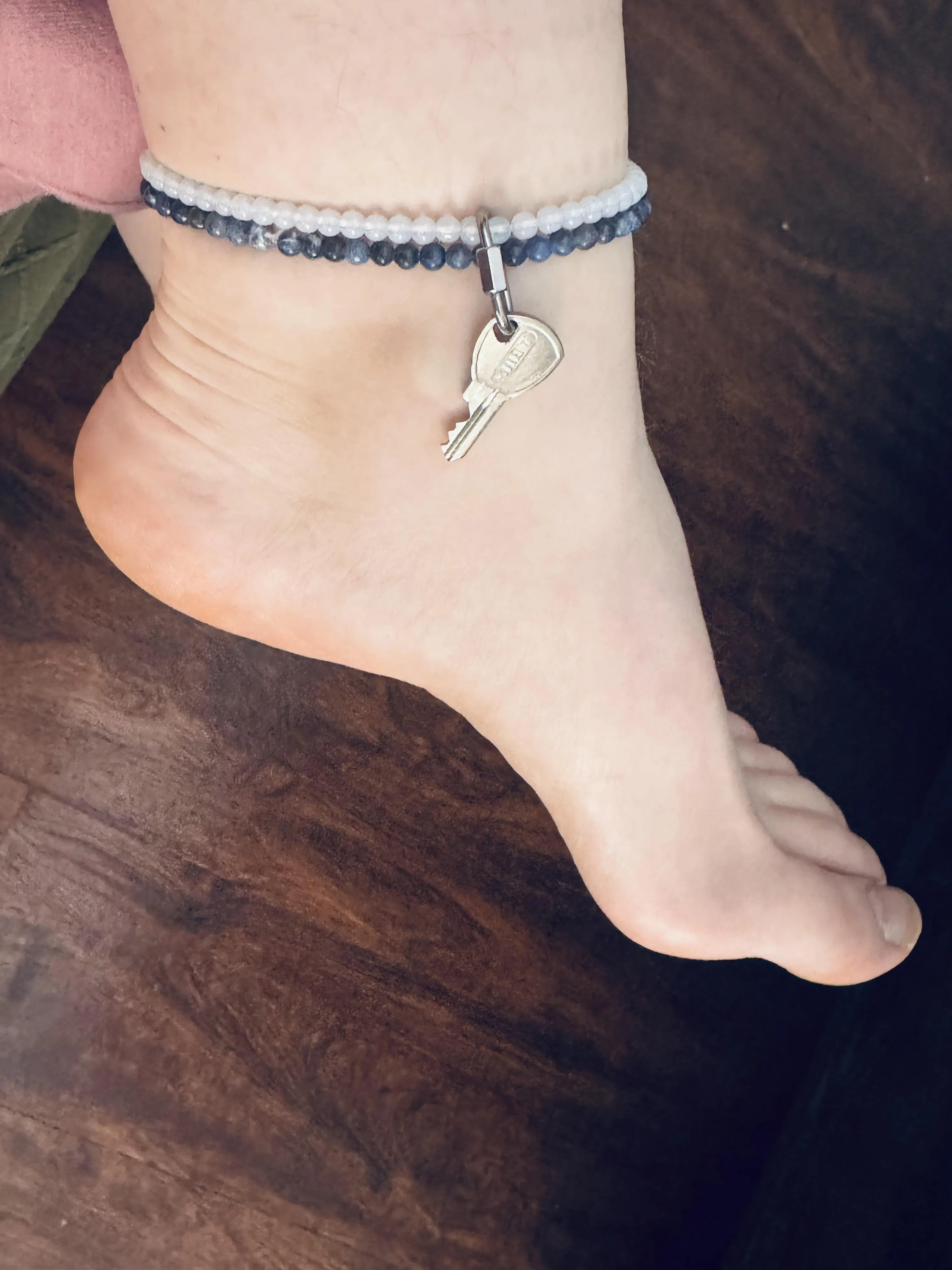 Trying out new anklet 