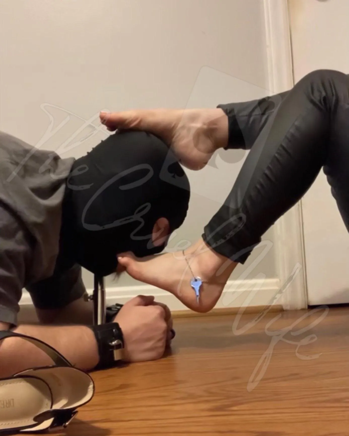 Uh oh, can’t get out? Good, open up ⛓️👣