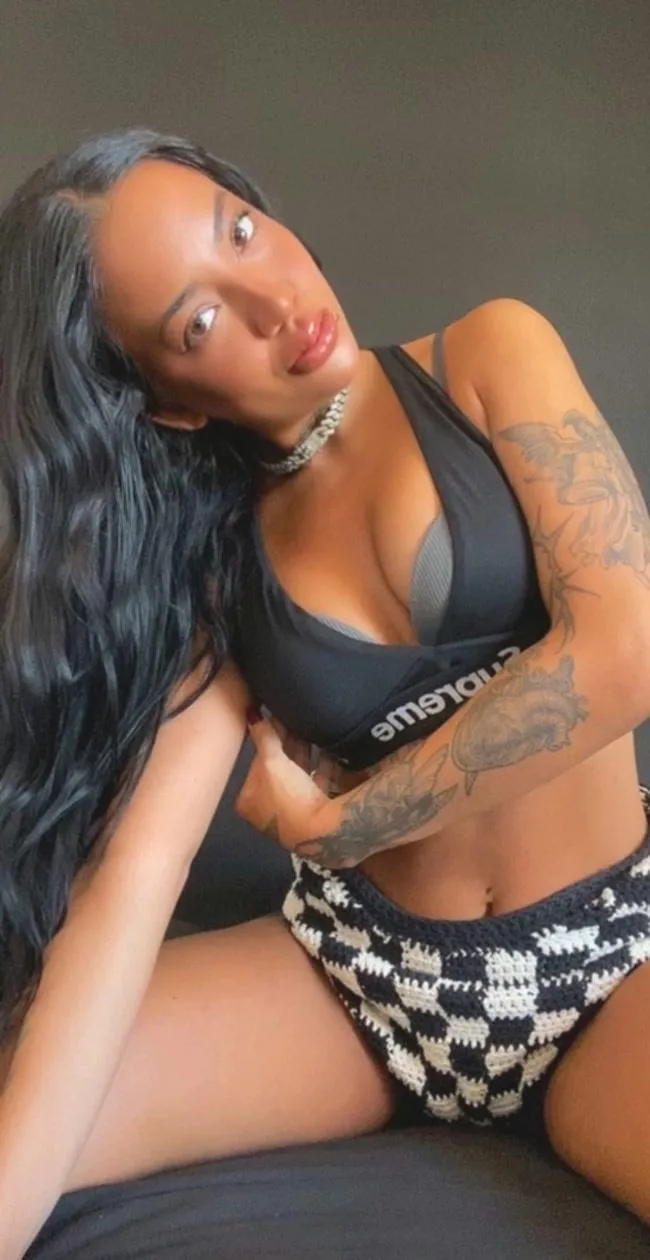 20 [F4M] I need your touch Daddy, come make me feel it.