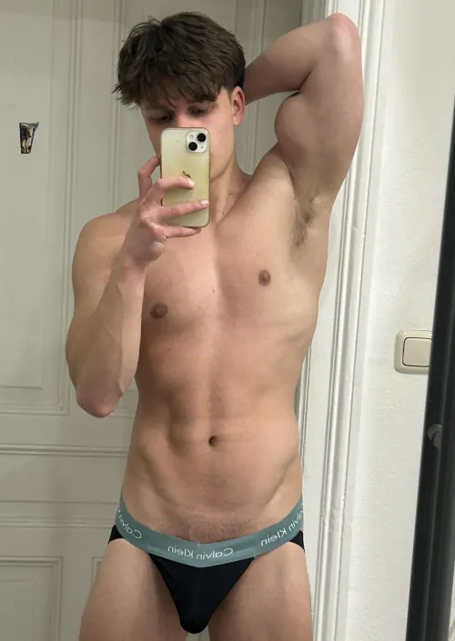 (20)You walk in and see me standing like this,wyd?