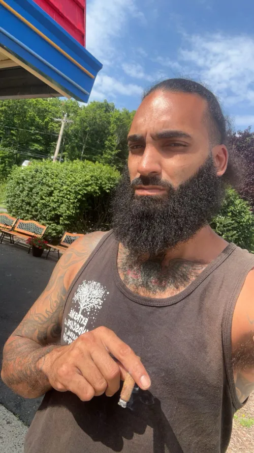 34[M4F] #NewHaven looking to meet someone willing to 💦 for me or maybe make a 🍆🥧