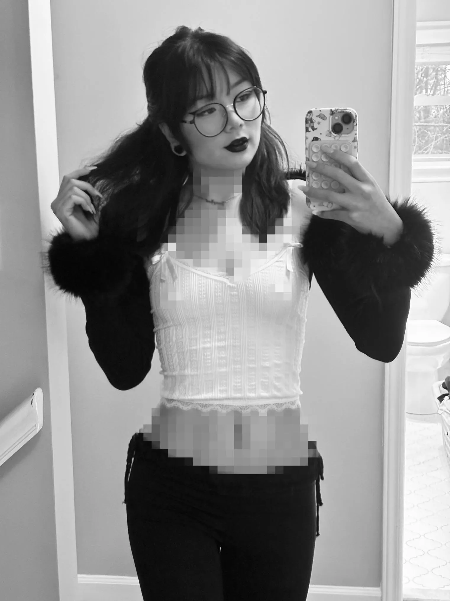 A pet on a leash would go good   with this outfit 😈