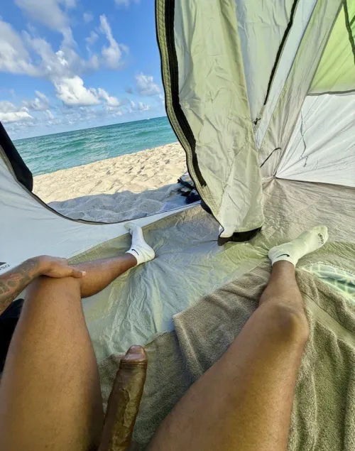 Beach day.. Ladies you coming in my tent 🥰