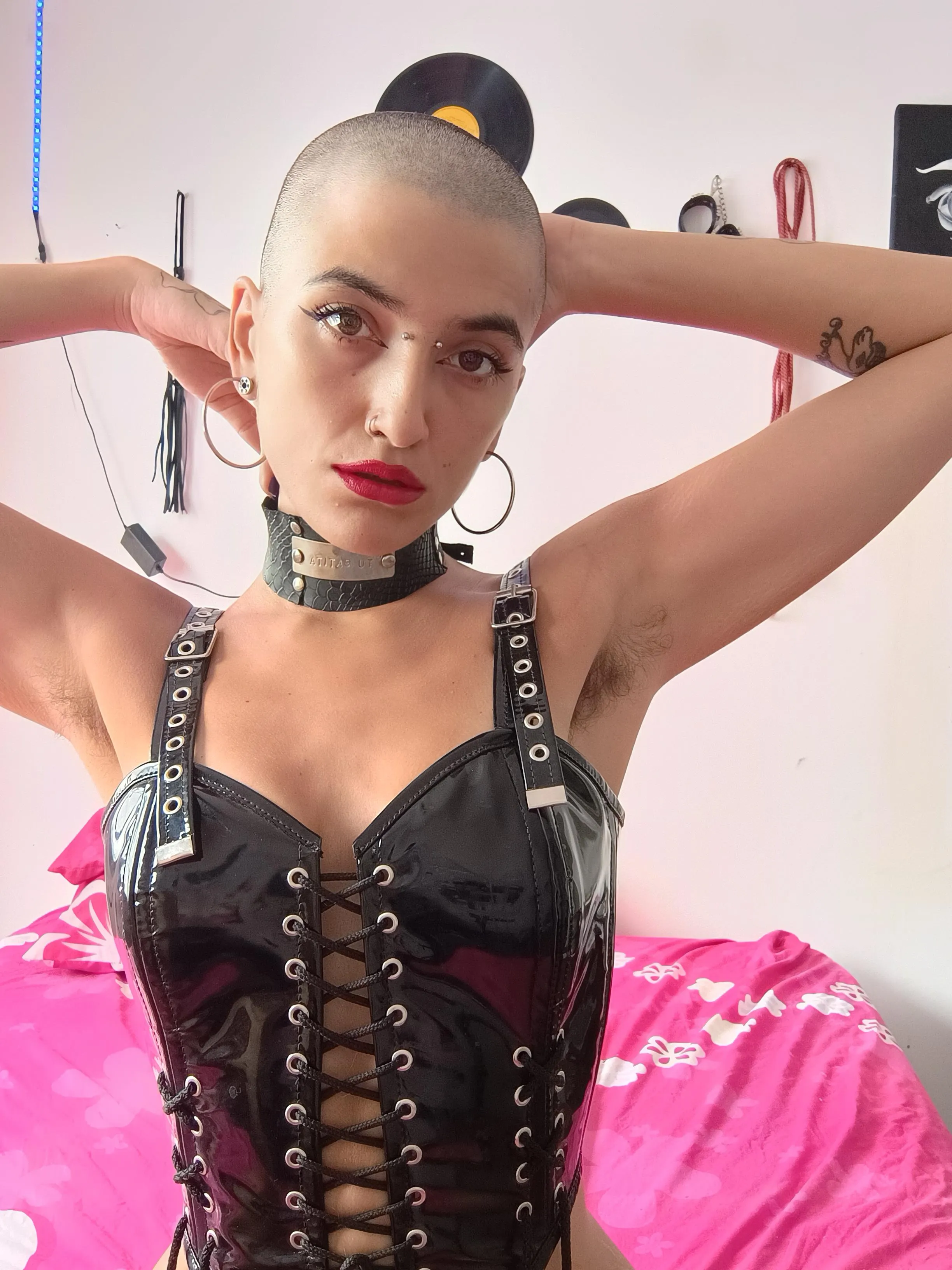 come worship my hairy armpits