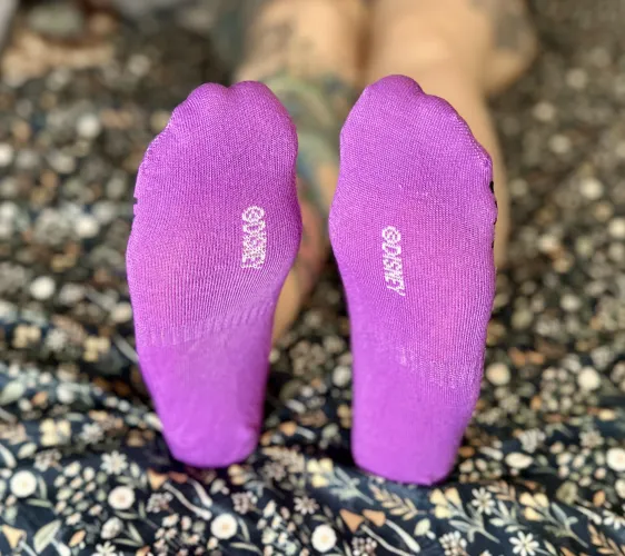 [f] I want you to smell my stinky socks 😈😈