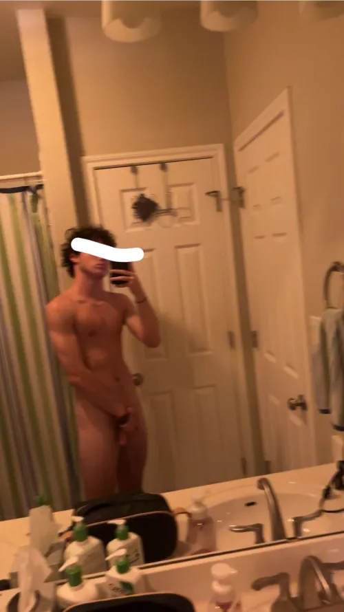 i get so horny in the bathroom… 😊