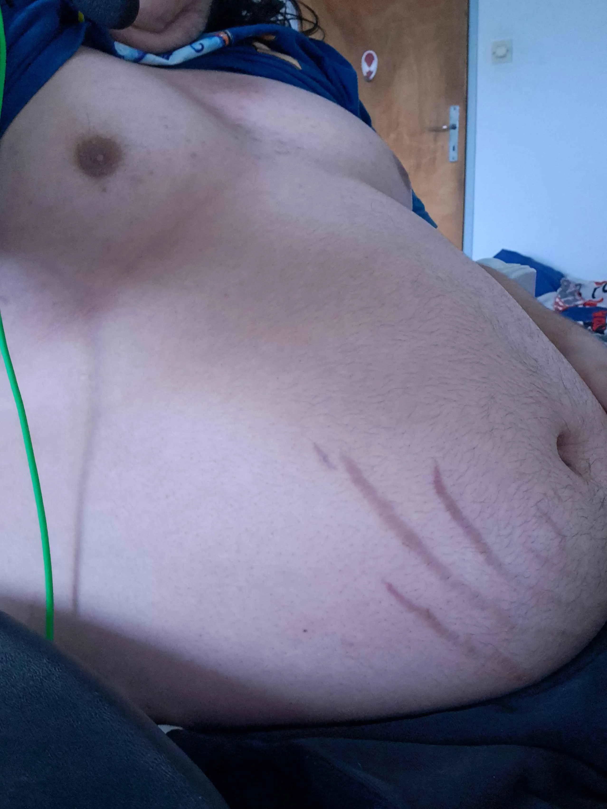 Je crois que j'ai trop mangé... (19m dm ouverts ^^)