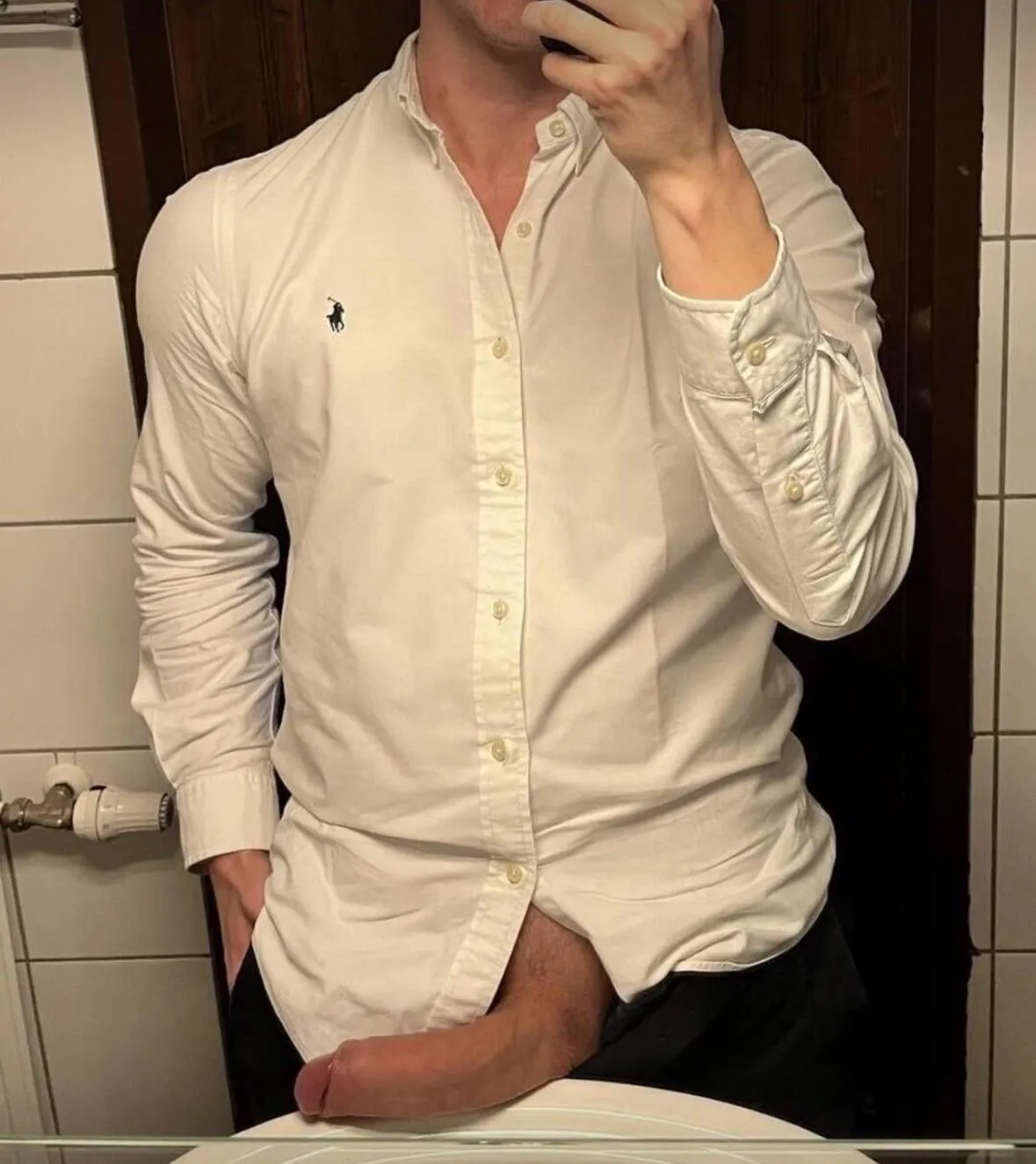 Let a massive 6’4 German ruin your holes 😈