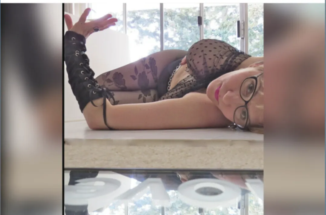 lie down on my love bed