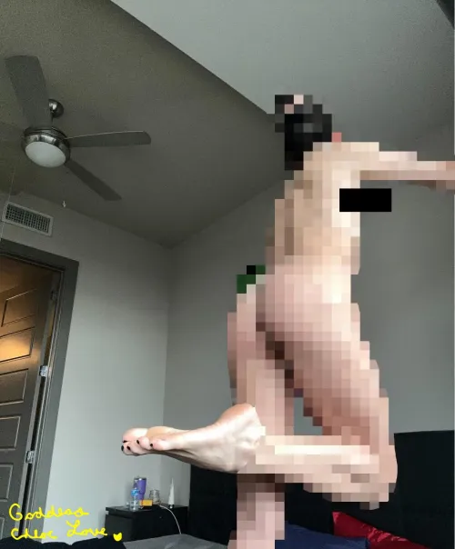 Look at my feet...... they own you.