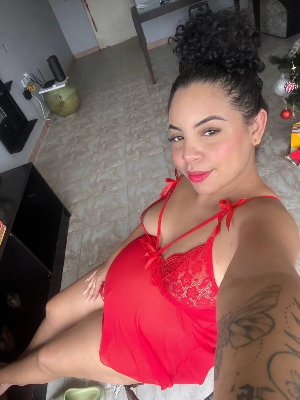 My belly is very big and I'm not even 8 months old yet, I'm looking for a dad for my son 🥰😘