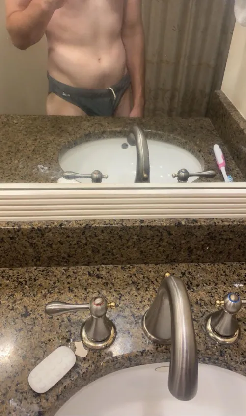 Should I go down to the beach? 🙈🙈