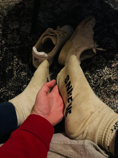 who wants to smell my rank socks? ;)