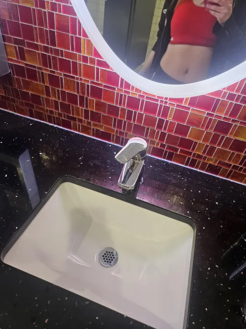 Would you fuck me in the gym?😜f